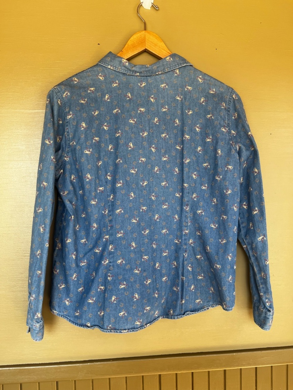Liz Claiborne Petite Chambray Horseshoe Horn Print Button Down Med Petite - Picture 5 of 9